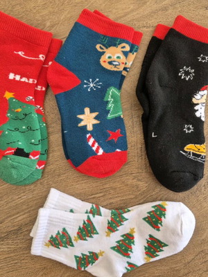 Set of 4 Christmas socks size 23-26 new multicolored