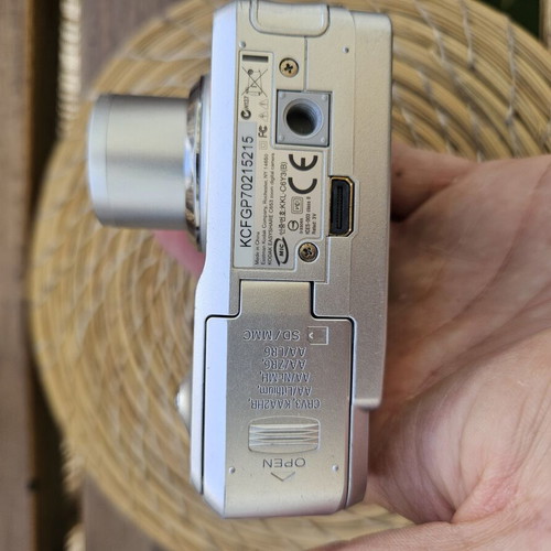 Kodak EasyShare C653 6.1MP digital point-and-shoot camera bundle
