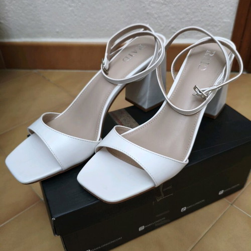White sandals like new, size 41, 9cm heel