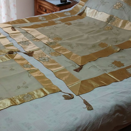 Set of 4 gold beige table linens organza and satin new