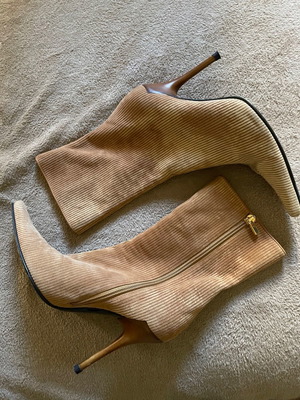 Casadei μποτάκια 37 suede κοτλέ δέρμα σαν καινούργια, με κοκκάλινο τακούνι στιλέτο