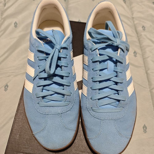 Adidas sneakers with suede upper and OrthoLite® insole, blue white gum