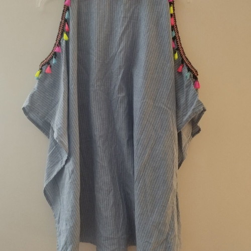 Bat blouse like new, one size, blue with ethnic details