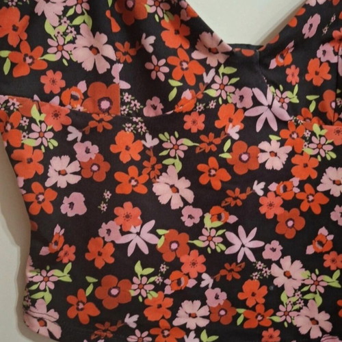 Bershka floral crop top like new, size S, black base with red and pink