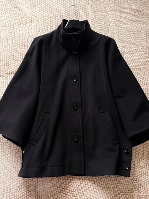 Dinomoda wool cape like new, black, one size