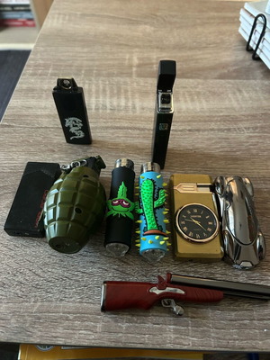 Set of lighters like new