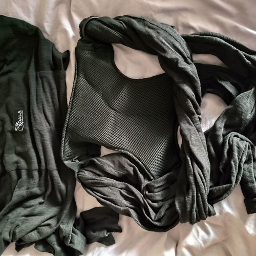 Baby wrap carrier like new with fabric storage pouch