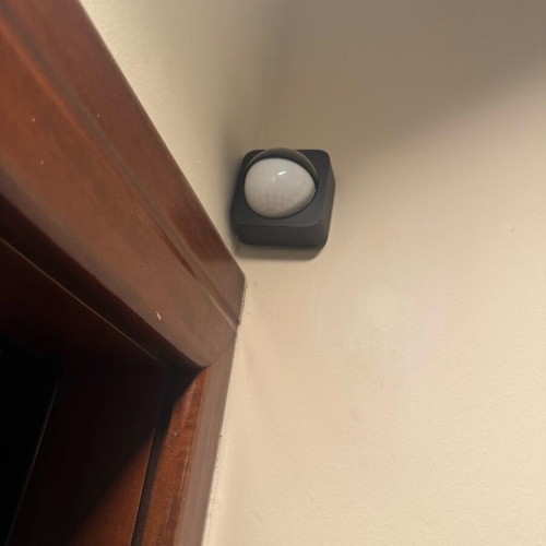 Smart ceiling lights like new, pack of 4 with free outdoor camera