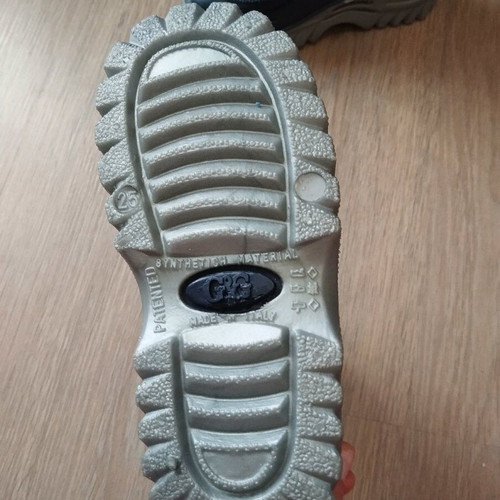 G&G children's snow boot like new, size 25