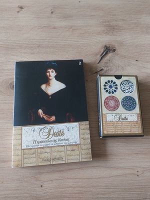 Deste комплект с карти и книга като нов