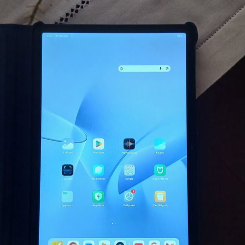 Tablet new with built-in case and charger