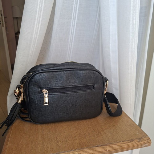 Carpisa bag like new, black with gold details