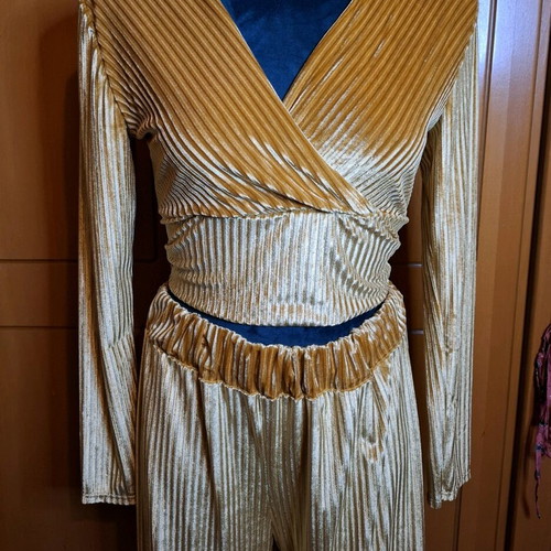 J. mood Italian set 2 pieces new, gold color, size S-M