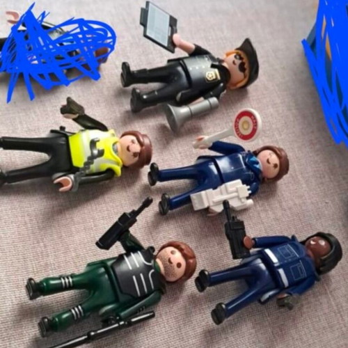 Playmobil set of 5 police figures with accessories