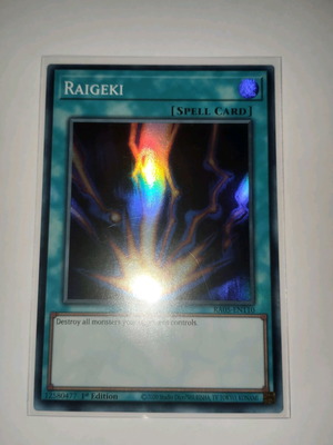 Raigeki Yu-Gi-Oh! card like new, Super Rare
