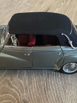 Mercedes-Benz 300D "Adenauer" συλλεκτικό αντίγραφο 1:24 από μέταλλο