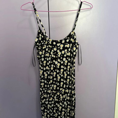 Bershka black dress with flowers like new, size M