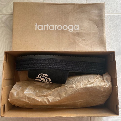 Tartarooga slippers like new, size 39, black with white flowers