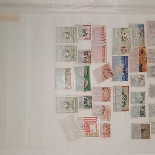 Collectible stamp collection like new, over 250 pieces