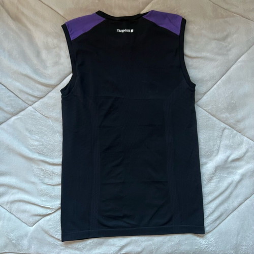 Lakers sleeveless shirt like new, size L, black-purple