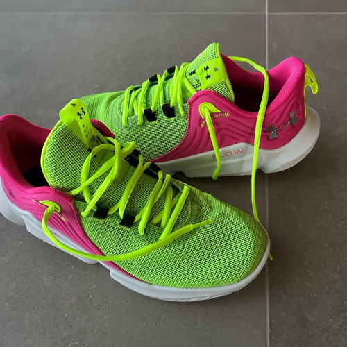 Under Armour Curry Flow 10 sneakers like new, size 43, pink and green