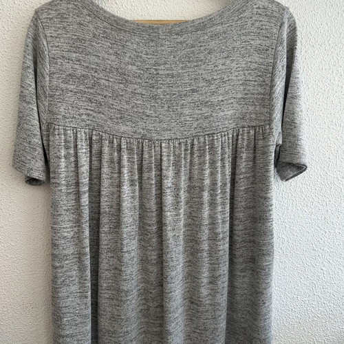 Regalinas top grey with white ruffles like new