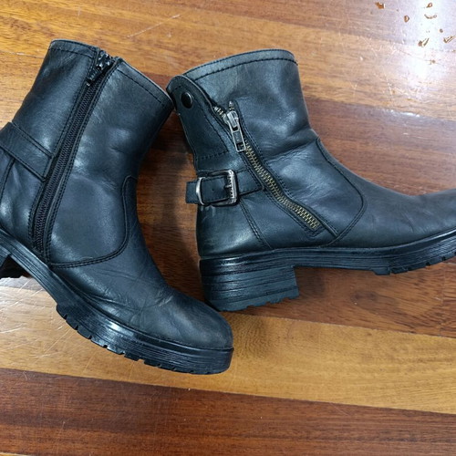 Lasocki women's black leather ankle boots used