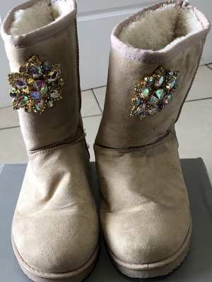 Women's boots new, size 39