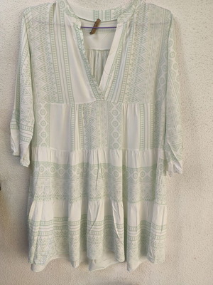 Bohemian dress one size like new, white and green viscose