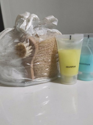 Bath set new with two free soaps