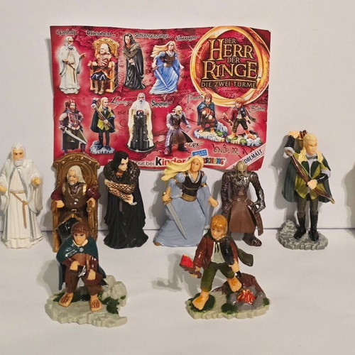Kinder Lord of the Rings set like new with paper