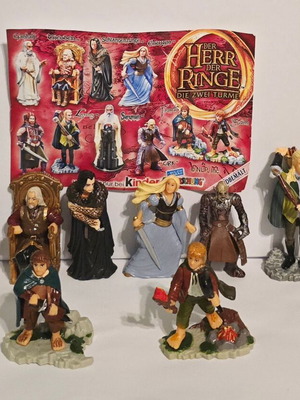 Kinder Lord of the Rings set like new with paper