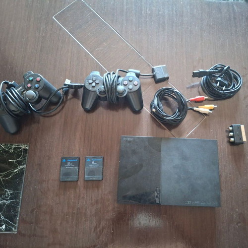 Sony PlayStation 2 Slim SCPH-90004 console bundle with 2 controllers and 2 memory cards