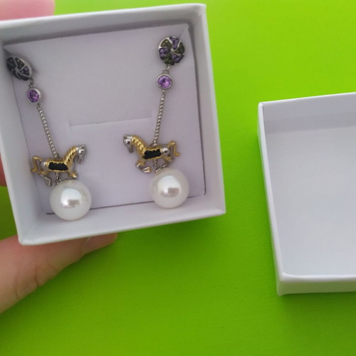 Carrousel earrings used with fake pearl
