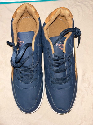 Athletic shoes new, casual, size 44.5