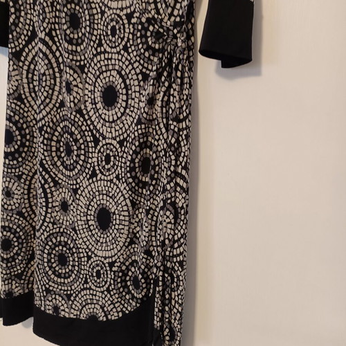 Kiabi Woman wrap dress like new with geometric black and beige pattern