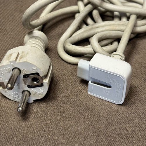 Apple Schuko - IEC C7 cable 1.8m white used