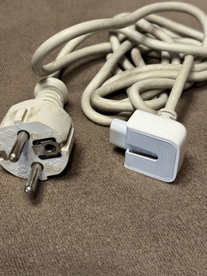 Apple Schuko - IEC C7 cable 1.8m white used