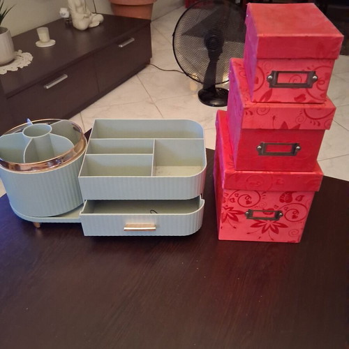 Makeup organizer and storage boxes like new, set