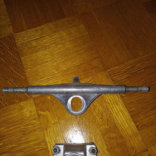 Skateboard trucks and base used, set of 3+1 metal