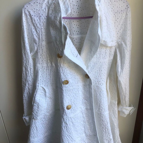 White Rococo trench coat size M like new with lace embroidery