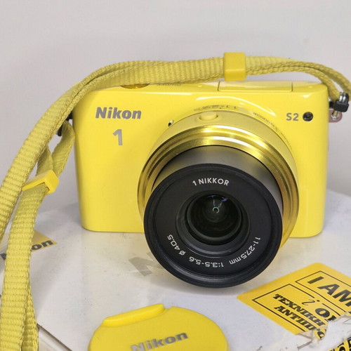 Nikon 1 S2 Mirrorless in rare yellow color like new, full kit