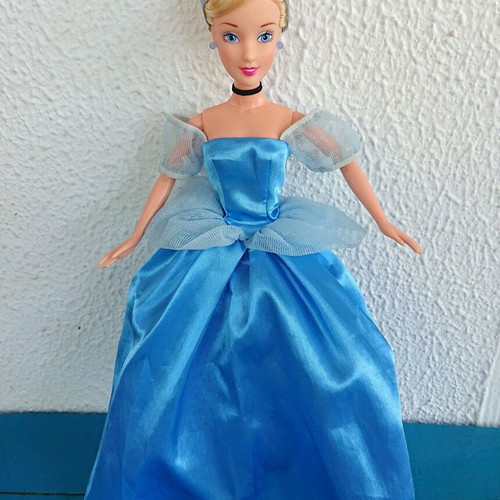 Vintage Cinderella doll Disney Simba 2001 like new