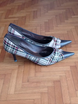Checked pumps used with brown patent leather, size 41