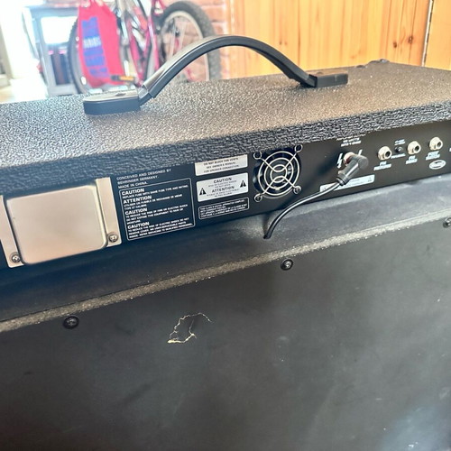 Behringer VT100FX amplifier like new with foot switch