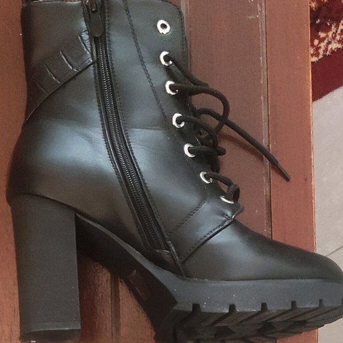 Black ankle boots with high heel like new, size 40