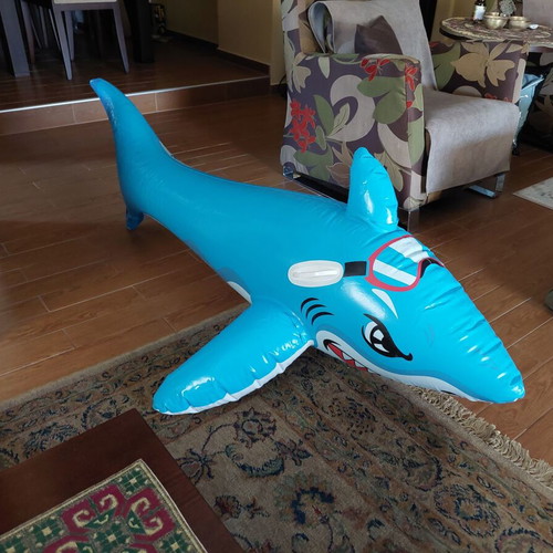 Bestway Shark inflatable sea float with handles like new (175 x 90 m)