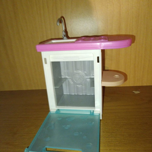 Barbie sink like new