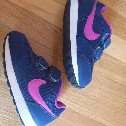 Nike athletic shoes like new, size 25