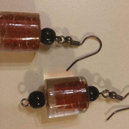 Dangling earrings with burgundy and black beads like new